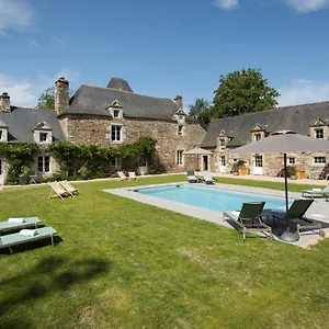  Couette-café Manoir Du Vau D Arz Et D Hotes Avec Piscine France